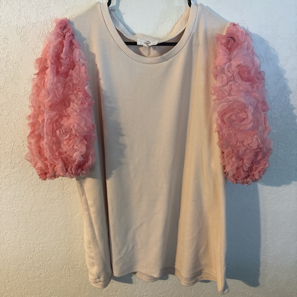 Entro Cream Top with Pink Floral Sleeves